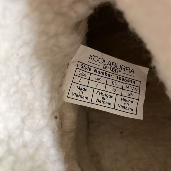 Koolaburra by Ugg short boots. Army green with white shearling tops & interior - Picture 7 of 7